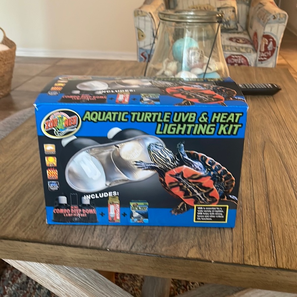 Aquatic Turtle UVB & Heat Lightning Kit, turtle not included lol